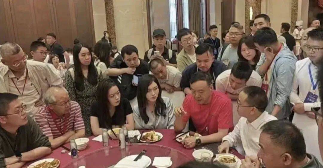 茅台股东大会:招待晚宴改为自助餐,飞天茅台变蓝莓果汁