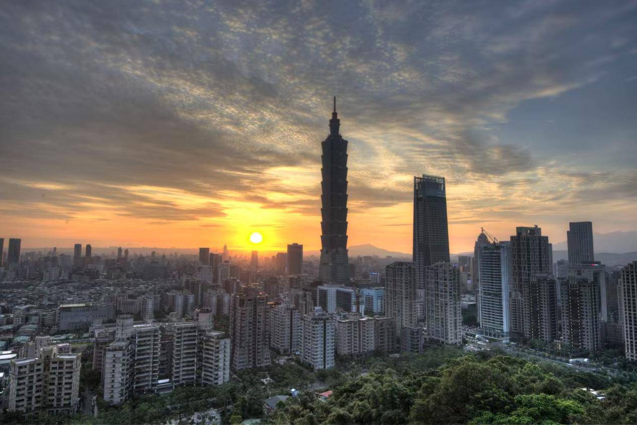 看谁还敢救“台独”!国防部下通牒,统一时间到了?岛内风向大变