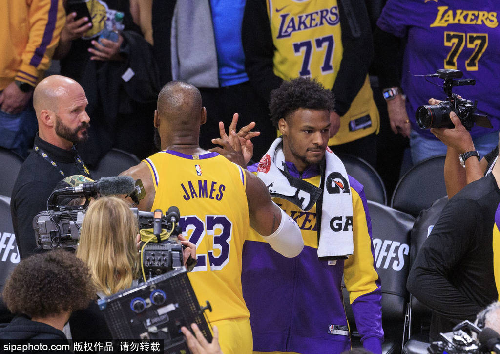 詹姆斯父子首次回应交易传言！布朗尼透露老爹私下这样说