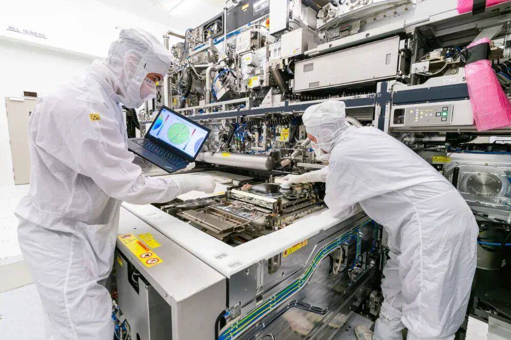 三个90后,被光刻机霸主盯上了