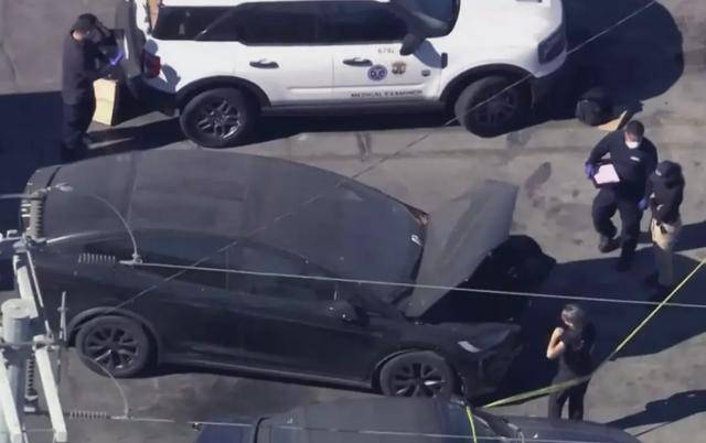 知名歌手名下特斯拉车内发现尸体，死者身份不明