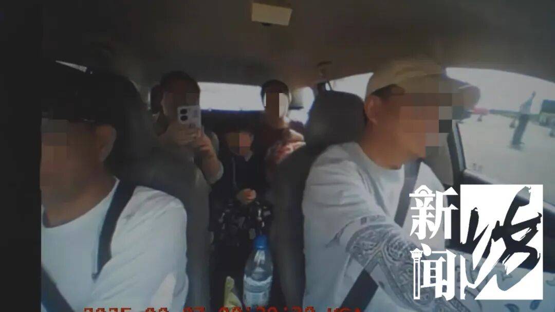 “不给我打马赛克,我肯定找到你!”上海一家四口打车与出租车司机爆发冲突
