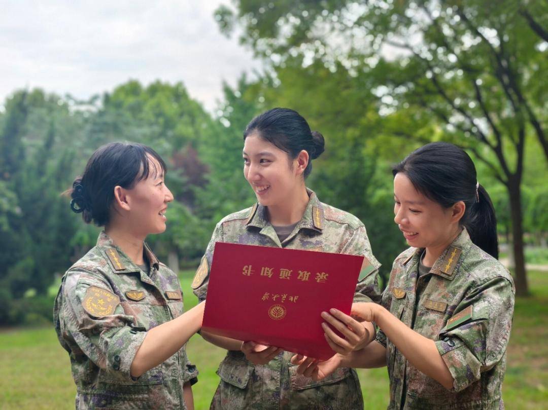 上尉女军官,收到北大录取通知书!