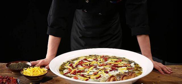 爱教育消费者的太二酸菜鱼，终于开始服软了？