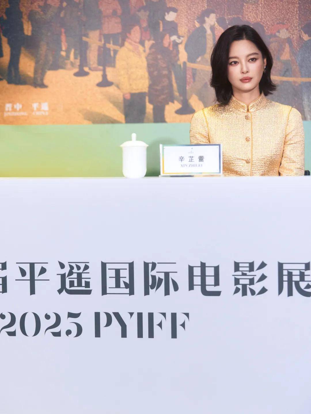 穿豹纹的辛芷蕾宛如行走的奖杯,马伊琍一身绿裙梦回玲子