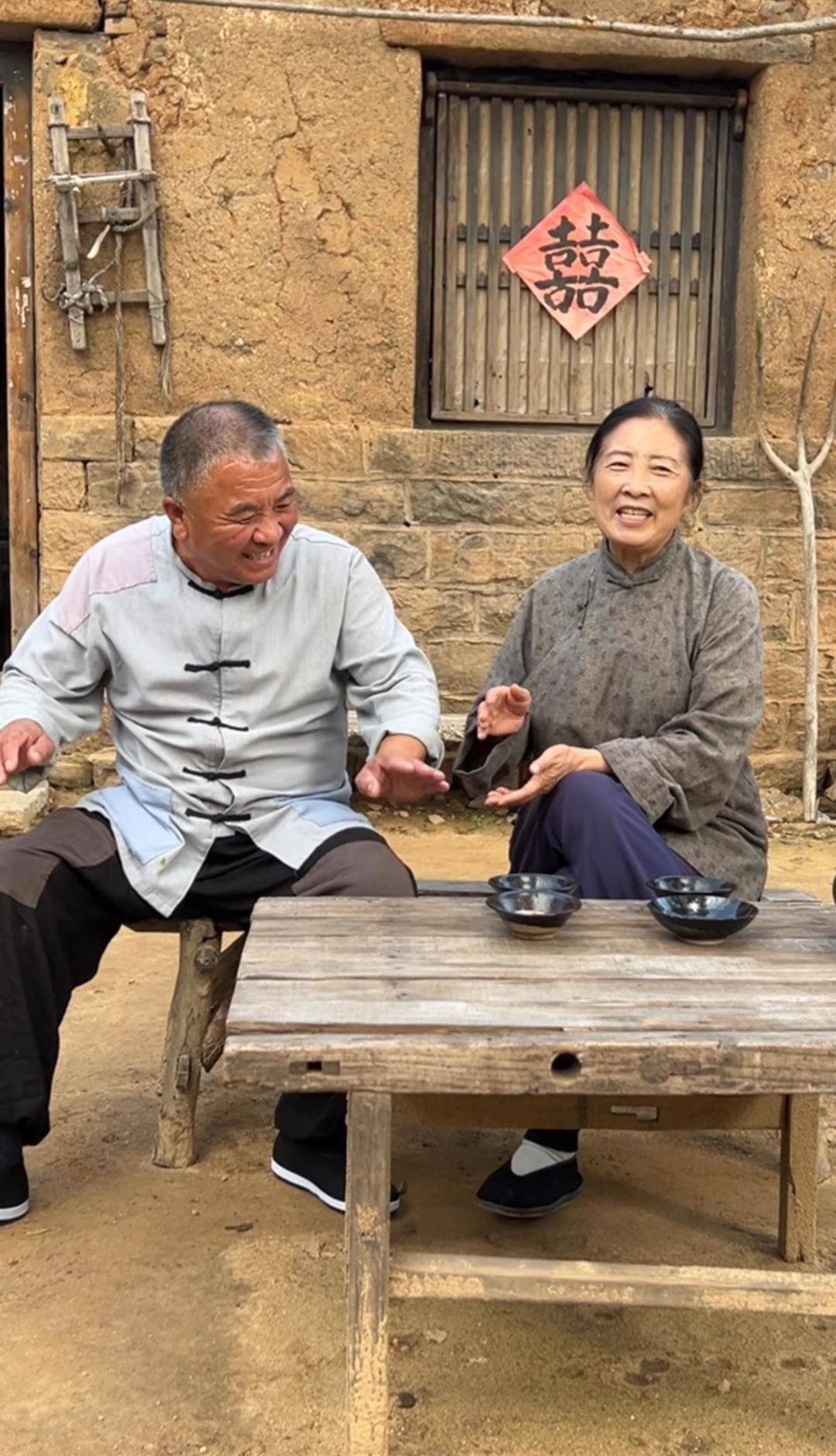 山东一景区被热播剧《生万物》带火,多名剧中角色变npc与游客互动,杨幂“婆家”的独角小牛成团宠