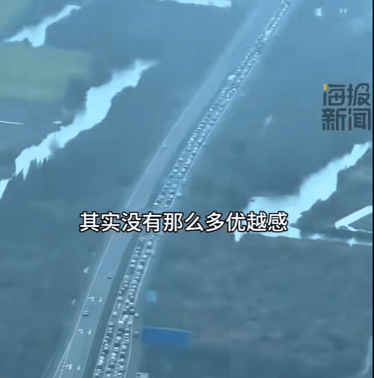 一家三口开2架飞机回老家,300公里仅用80分钟:“我带女儿开一架,妻子另开一架,油费200多元”