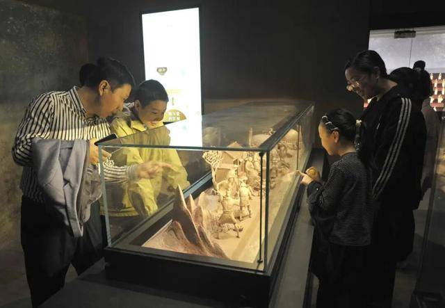 国庆期间,山西各地迎来客流高峰