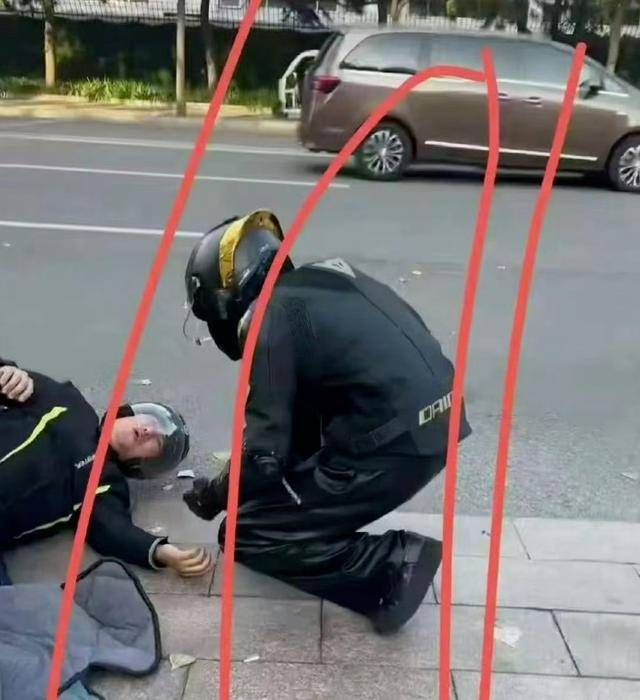 00后艺人被曝骑摩托车撞人,时代峰俊发布声明