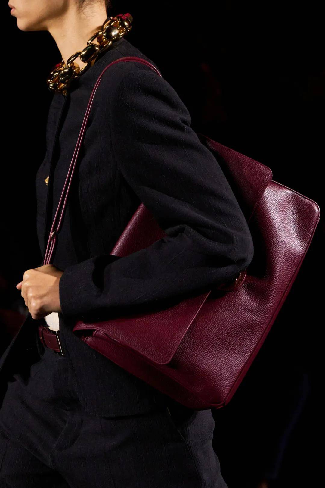 周迅、窦靖童、刘雯、井柏然同框围观香奈儿的新秘密