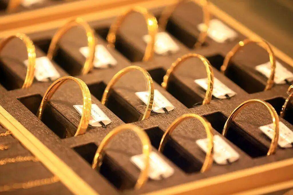 金价再创新高！买“一口价”金饰要注意