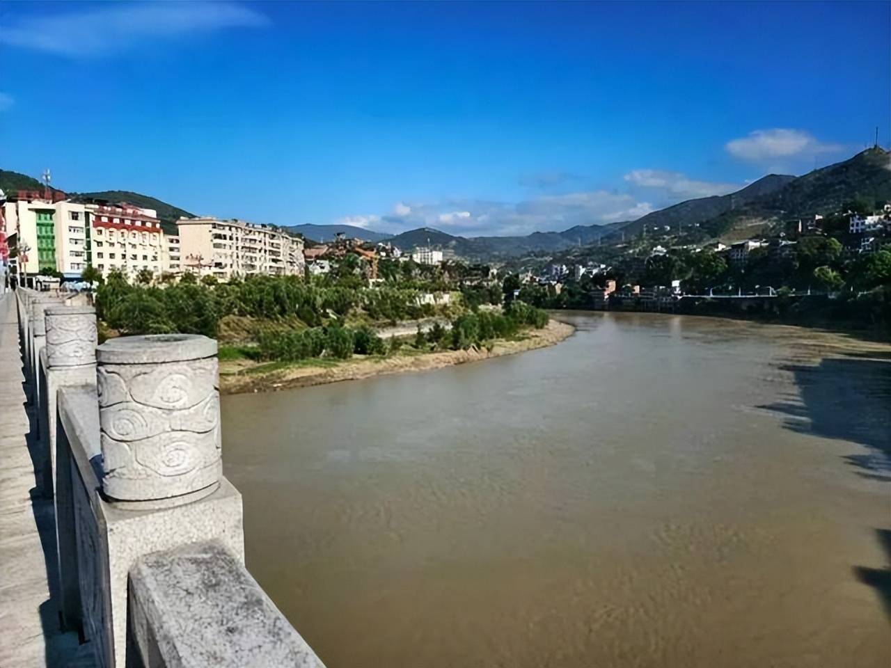 陕西新郎婚礼前跳河身亡,家属不追责,表姐称其接亲遭指责,女方已退彩礼六金