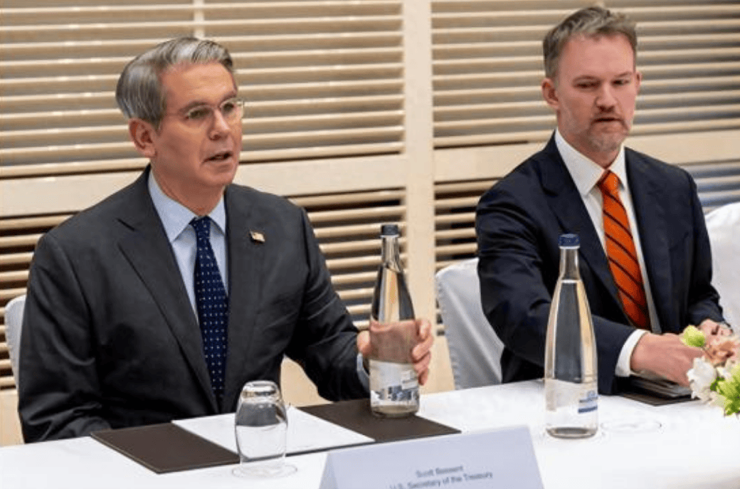 会谈5小时终于结束,中方代表微笑着出会场,用两句话总结吉隆坡“战果”