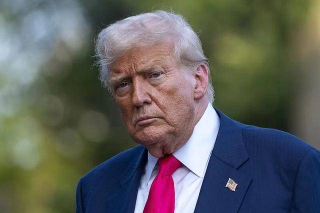特朗普发文：已下令美国海军对任何在霍尔木兹海峡布设水雷的船只，一律开火击沉