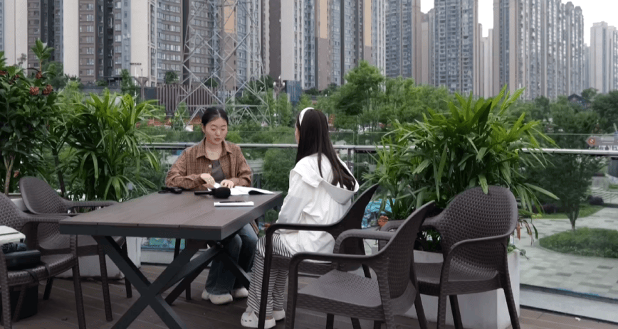月月扣社保、公司却零缴费!贵阳一女子四万余元生育津贴无法领取,产后返岗还遭“冷暴力”,维权发现企业法人已变更